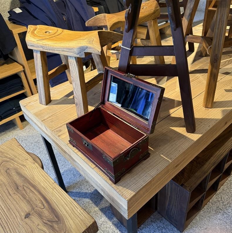 青山】古家具とReMUJIのPOPUPが始まりました｜無印良品 Found